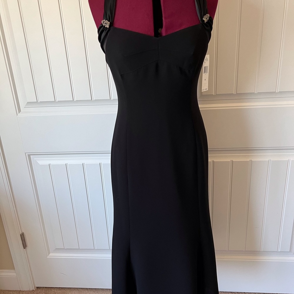 New with tags on, stunning Jones of New York cocktail or evening out dress.